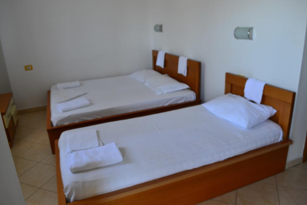 Hotel Alpine Влёра Экстерьер фото